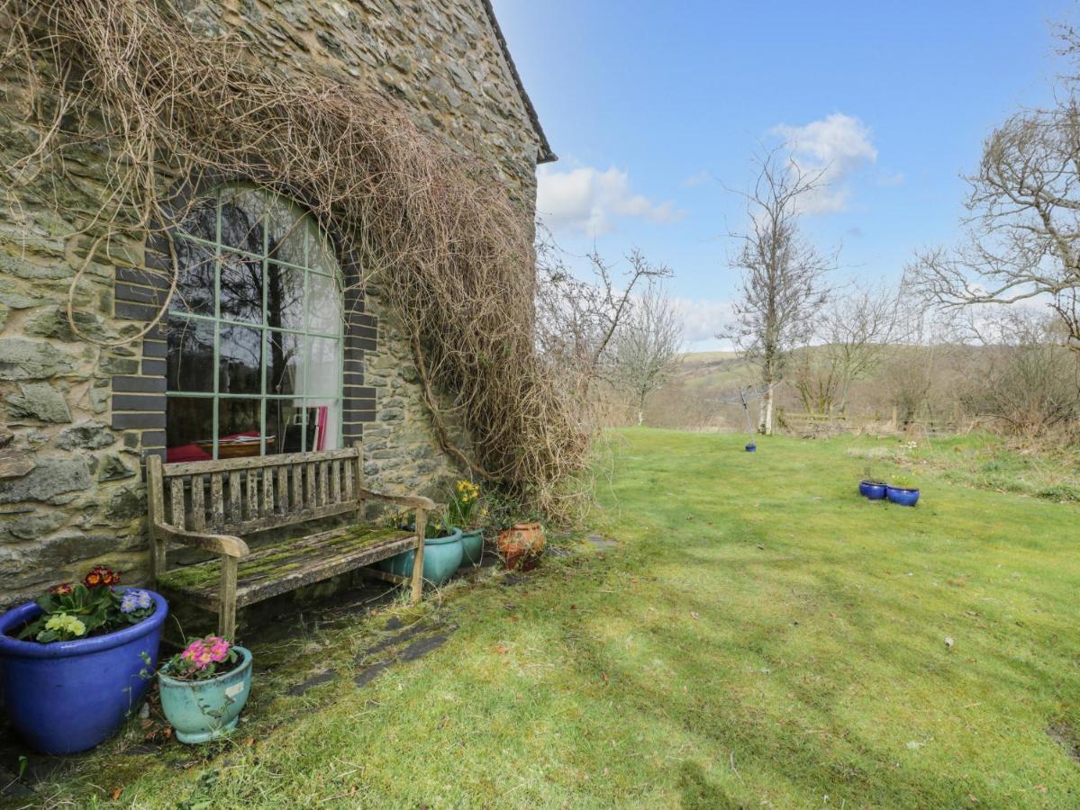 Beudy Dolpebyll Vila Llangadfan Exterior foto